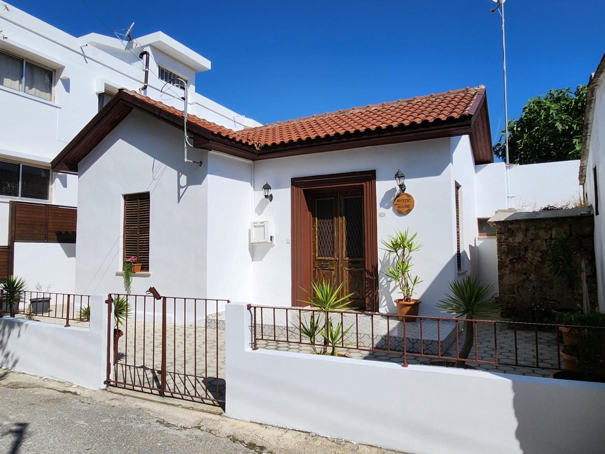 Mystic Guest House Famagusta Фамагуста Екстер'єр фото