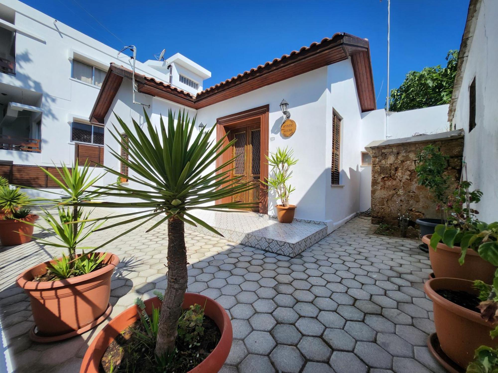 Mystic Guest House Famagusta Фамагуста Екстер'єр фото