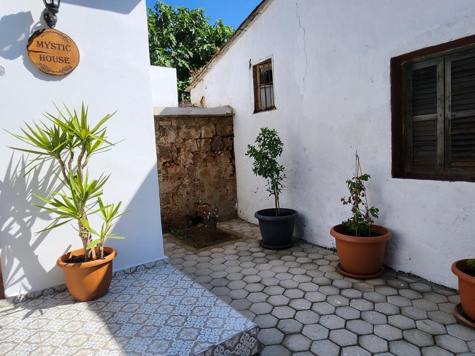 Mystic Guest House Famagusta Фамагуста Екстер'єр фото